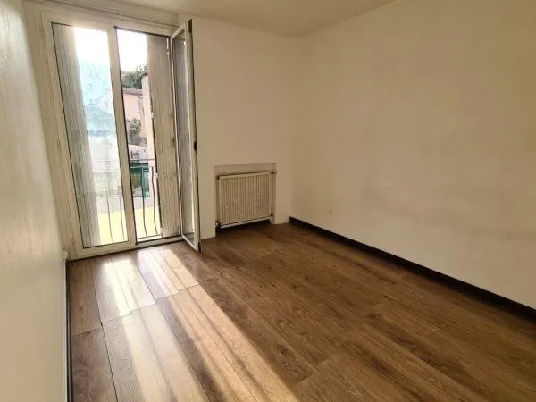 JOLI T1 BIS périphérie immédiate du centre ville dans immeub