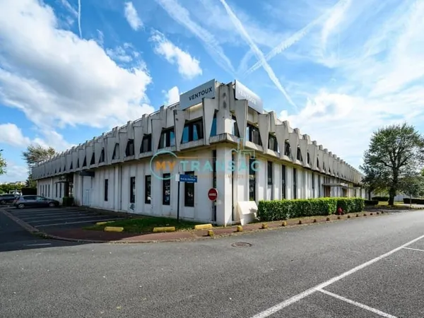 A LOUER Local activité 920m² dont 291m² de bureaux Courcouronnes