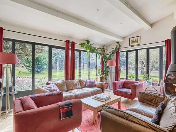Maison 4 pièces 262 m²