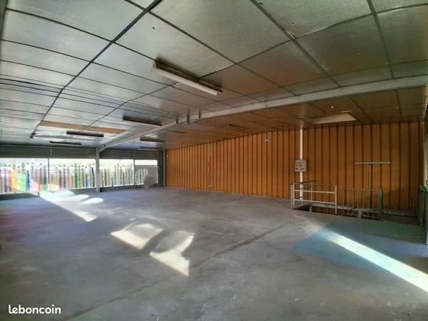 LOCAL COMMERCIAL 415 m² SAINT-JEANNET