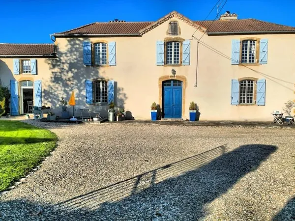 Maison de caractère, 4/5 chambres, 2503m² de terrain avec piscine