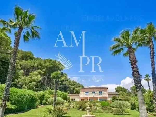 Villa 7 pièces 251 m²