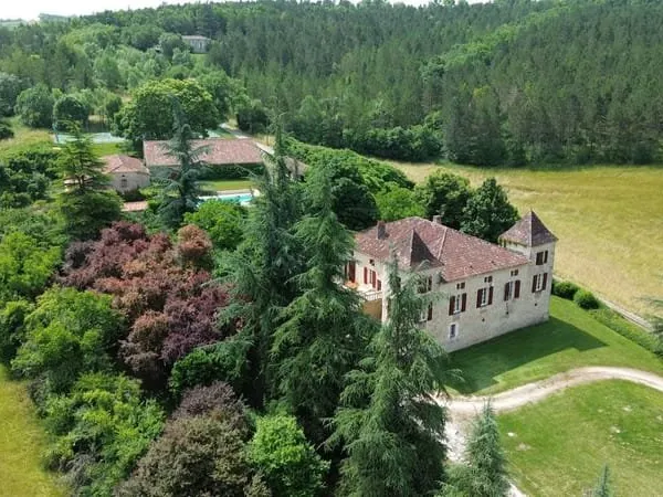 Petit château au milieu en pleine nature dans le Lot et Garonne