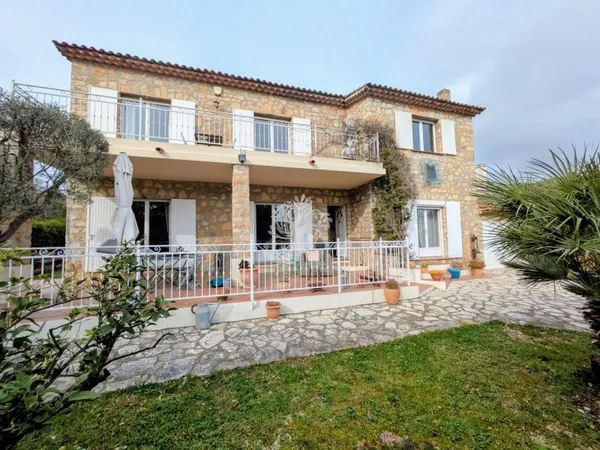 A VENDRE PROCHE CENTRE VILLE SANARY VILLA T7 AVEC 5 CHAMBRES