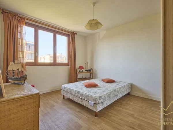 Charmant appartement F2 + 1 place de parking + 1 cave.