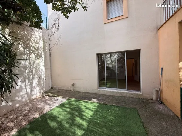Studio cigale avec jardin et parking