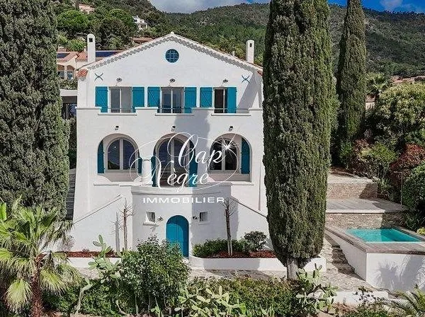 Maison - 7 pièce(s) - 215 m2