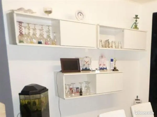 Ses plus: garage attenant avec portail, places de stationnement