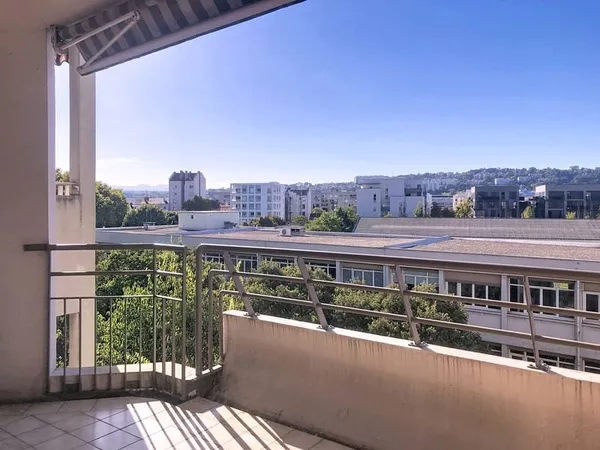 Appartement T3 bis 92m2 traversant Est Ouest avec extérieur