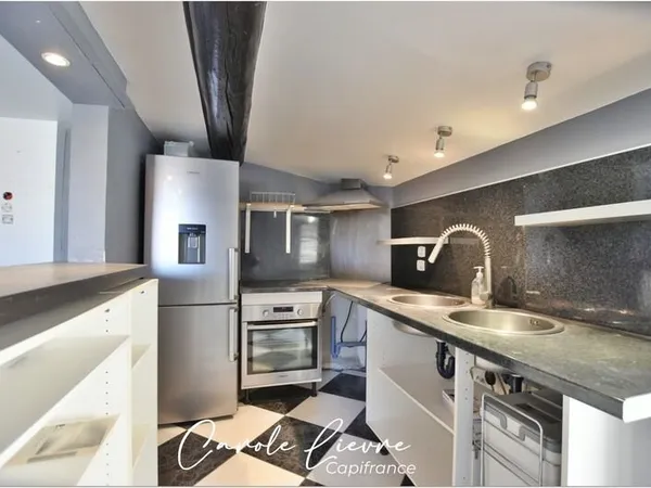 Maison avec grande terrasse, garage et appartement indépendant