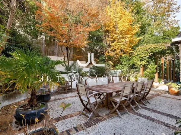 Maison 10 pièces 360 m²