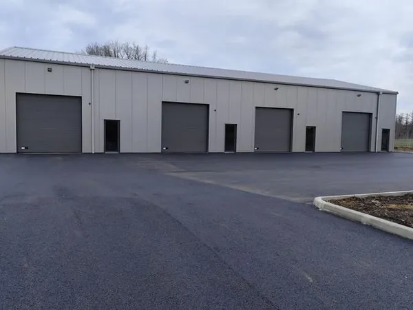 Local d'activité 150 m²