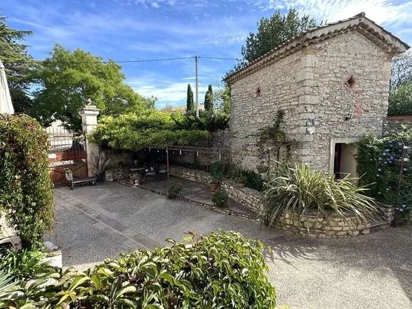 Local commercial 660 m²
