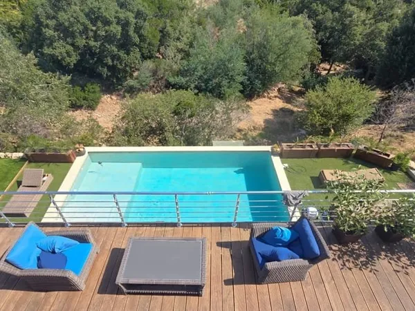 VILLA CONTEMPORAINE VUE DEGAGEE A VENDRE AUX ISSAMBRES