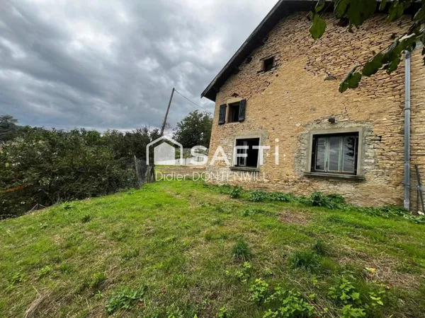 MAISON DE VILLAGE EN PIERRES GROS POTENTIEL TERRAIN à SAINT MARCEL BEL ACCUEIL 38080