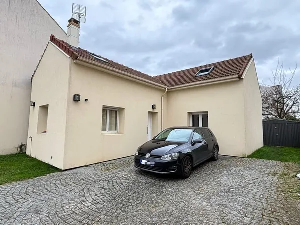 Maison indépendante située dans le quartier de Coeuilly