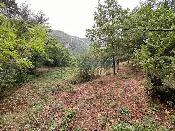 Proche Caunes Minervois, terrain constructible de 1580m2