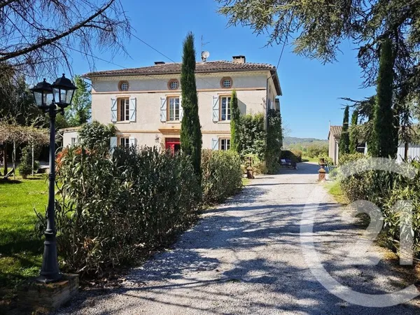 Maison 14 pièces 304 m²