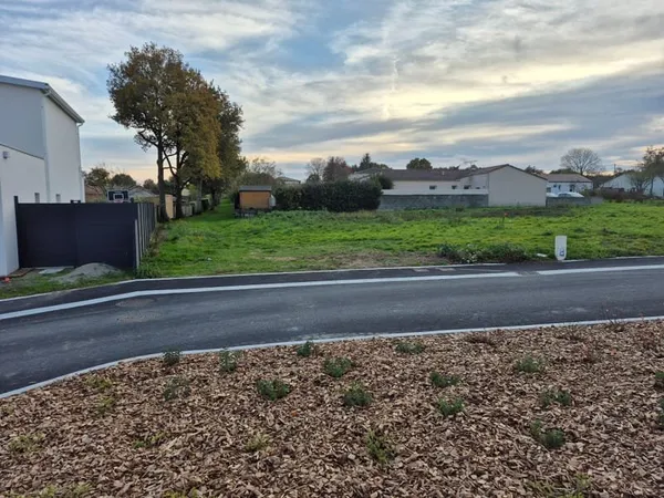 Aubigny -Terrain de 337 m² libre de constructeur
