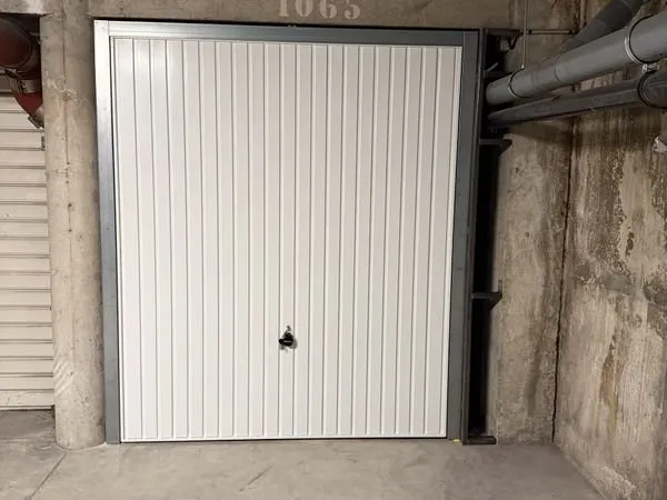 Garage box 12m² RARE à Cassis