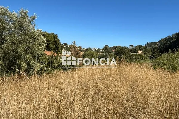 Terrain 831 m²