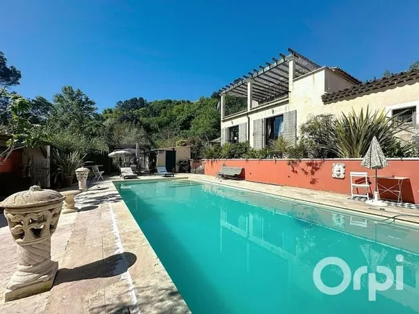 Maison 6 pièces 185 m²