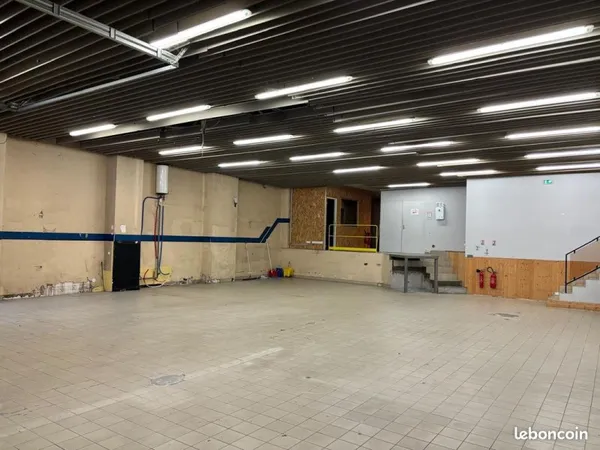 Local d'activité 320 m² - Entrepôt + Bureaux - Nantes République
