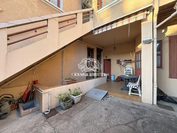 Appartement Lyon 8 ème - 3 pièces d'environ 55 m2 avec jardin