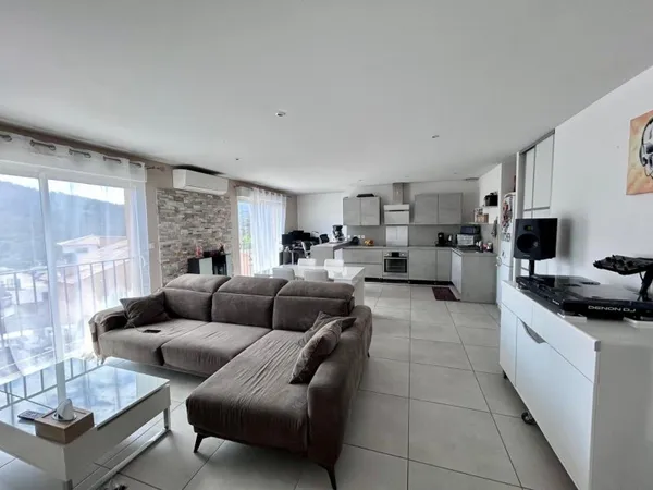 A VENDRE : T3 et studio indépendant Sainte-Maxime (83120)