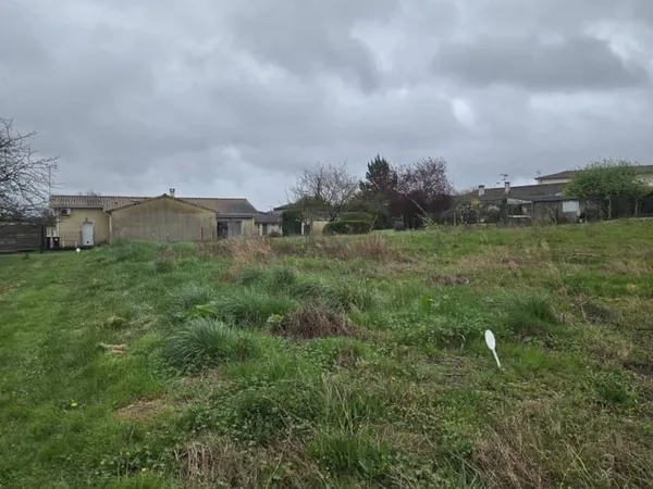 Terrain à bâtir de 500 m² à CERONS (33)