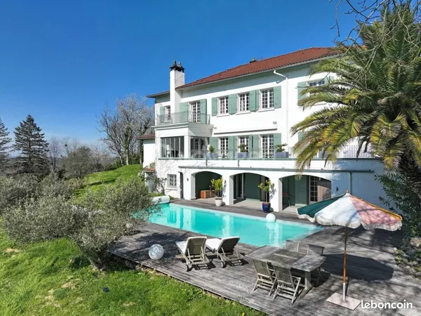 Villa 13 pièces 390 m²