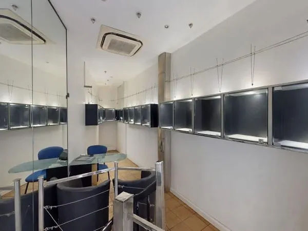 Local 26 m²