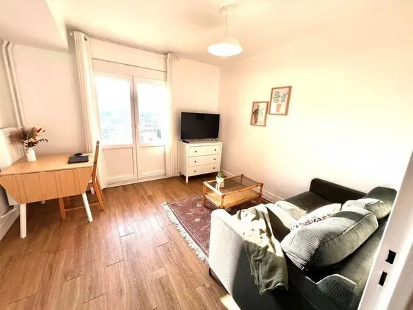 Beau studio 20m² avec balcon, parking et cave