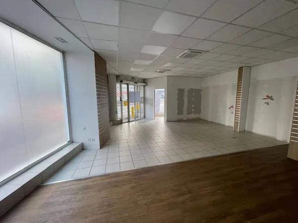 Local commercial 205 m²