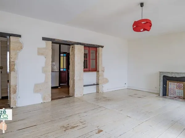 Appartement 119 m2 sur terrasse et jardin + local commercial