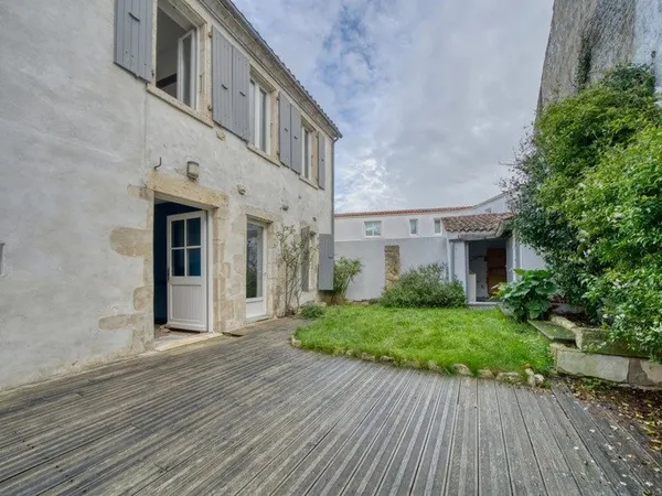 Charente-Maritime, Ile d'Oléron, SAINT PIERRE D'OLERON (17), Appartement à vendre 6 pièces, 177 m² h