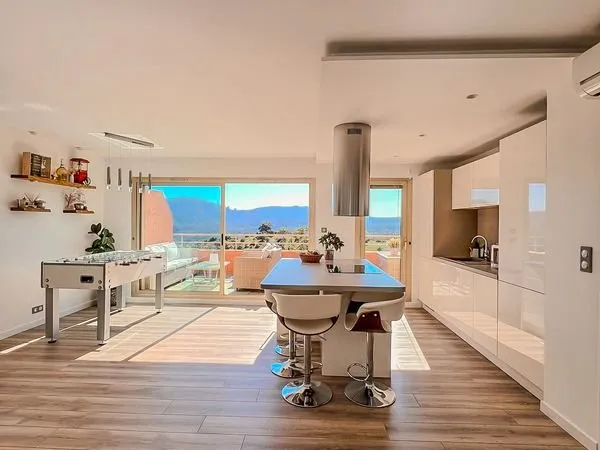 Appartement 3 piéces rénové au dernier étage