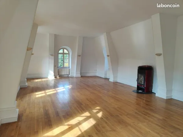 Grand appartement dans immeuble bourgeois