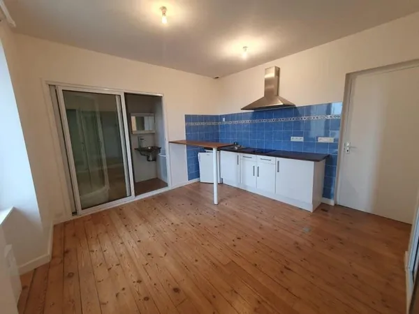 Appartement au 2ème étage en plein centre de TREBEURDEN !