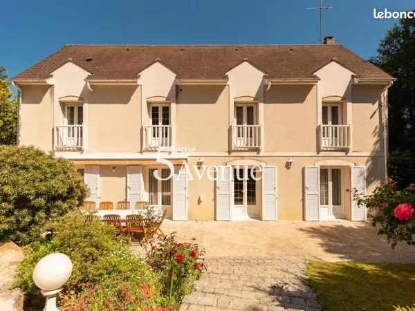 Villa 6 pièces 227 m²