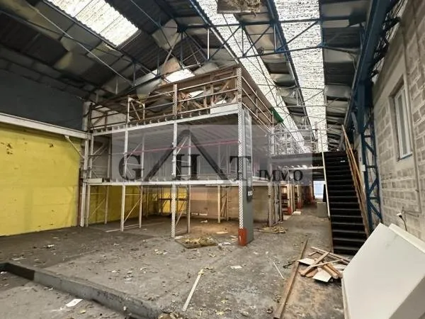LOCAL D'ACTIVITES/ BUREAUX A VENDRE 2140M2