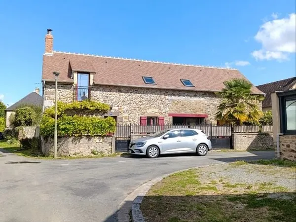 Belle maison 115 m² - 3 chambres + 1 bureau - jardin - rénovations récentes - Sougé-le-Ganelon