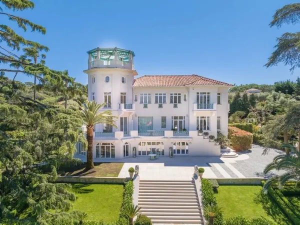 Villa 11 pièces 1000 m²