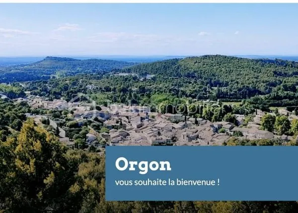Proche du Village d'Orgon 13660 pour réaliser votre projet , terrain constructible 367 m2 Viabilisé 