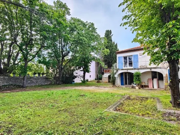 Maison 6 pièces 317 m²