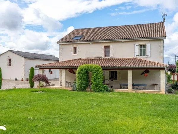 Maison 8 pièces 310 m²