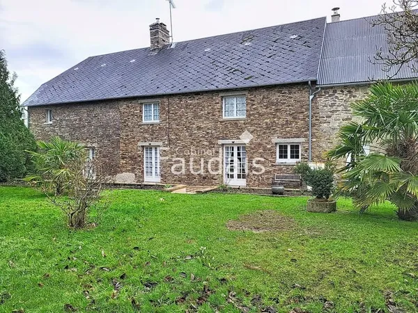 CORPS DE FERME ENTRE COUTANCES ET SAINT LO