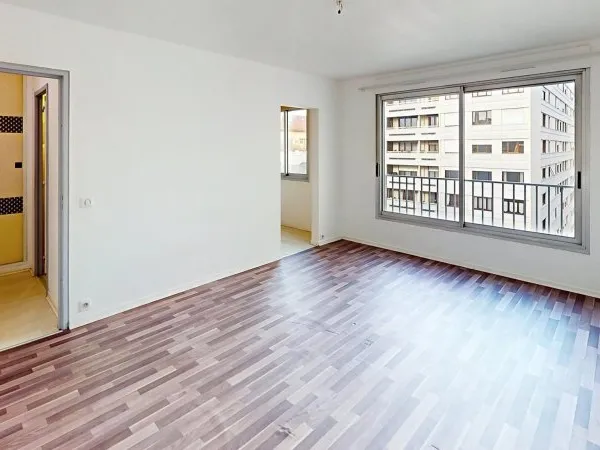 JEAN MACÉ T1 30m² en très bon état, étage élevé