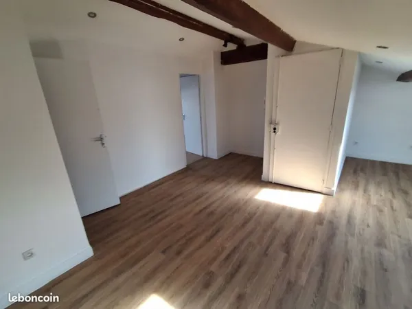 Appartement de type 2 mansardé Secteur Chutes Lavies