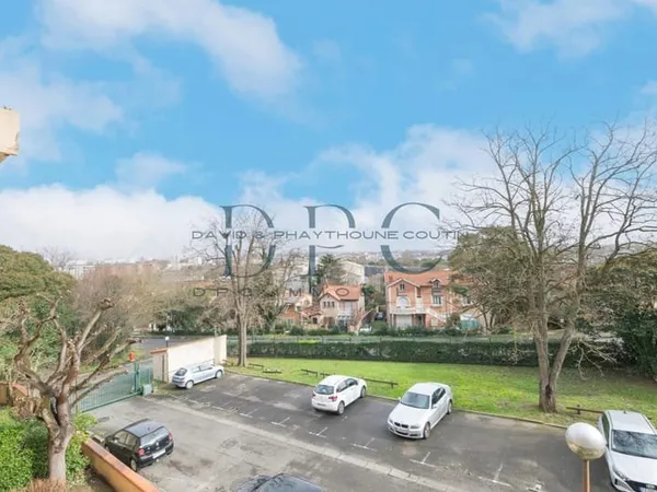 APPARTEMENT T3 68M2 BALCON PARKING ET GARAGE BOXE